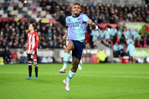 ديلي ميل: أرسنال يرحب ببيع جيسوس في يناير